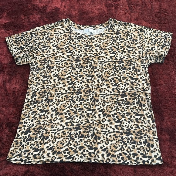 Socialite Cheetah/Leopard Print T-Shirt - Size Large - Picture 2 of 4